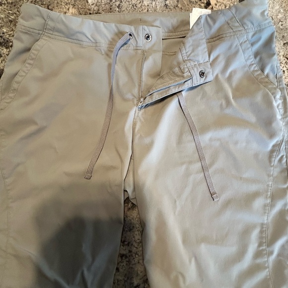 Columbia khaki Bermuda Shorts with Relaxed Fit - Picture 1 of 9